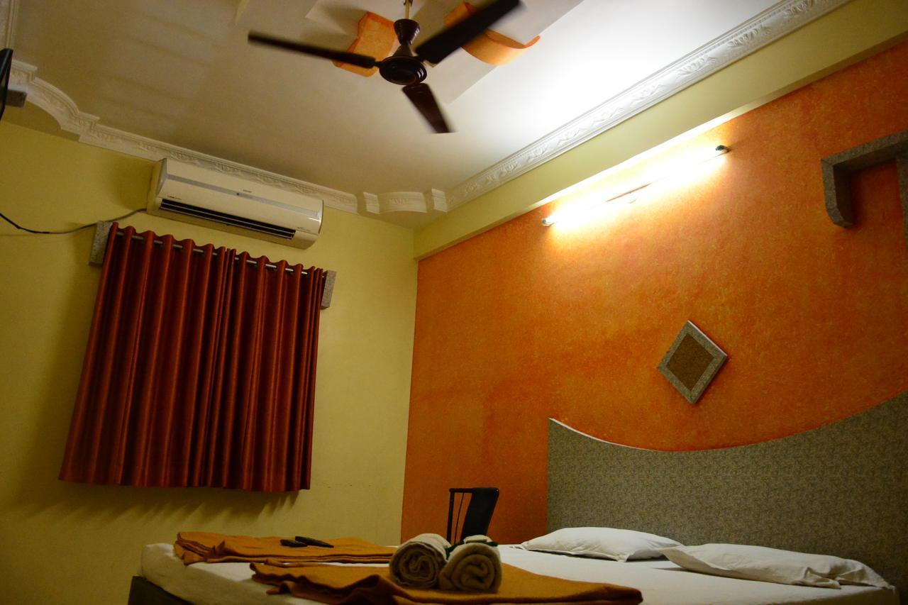 Hotel Madhava Shirdi Exterior photo